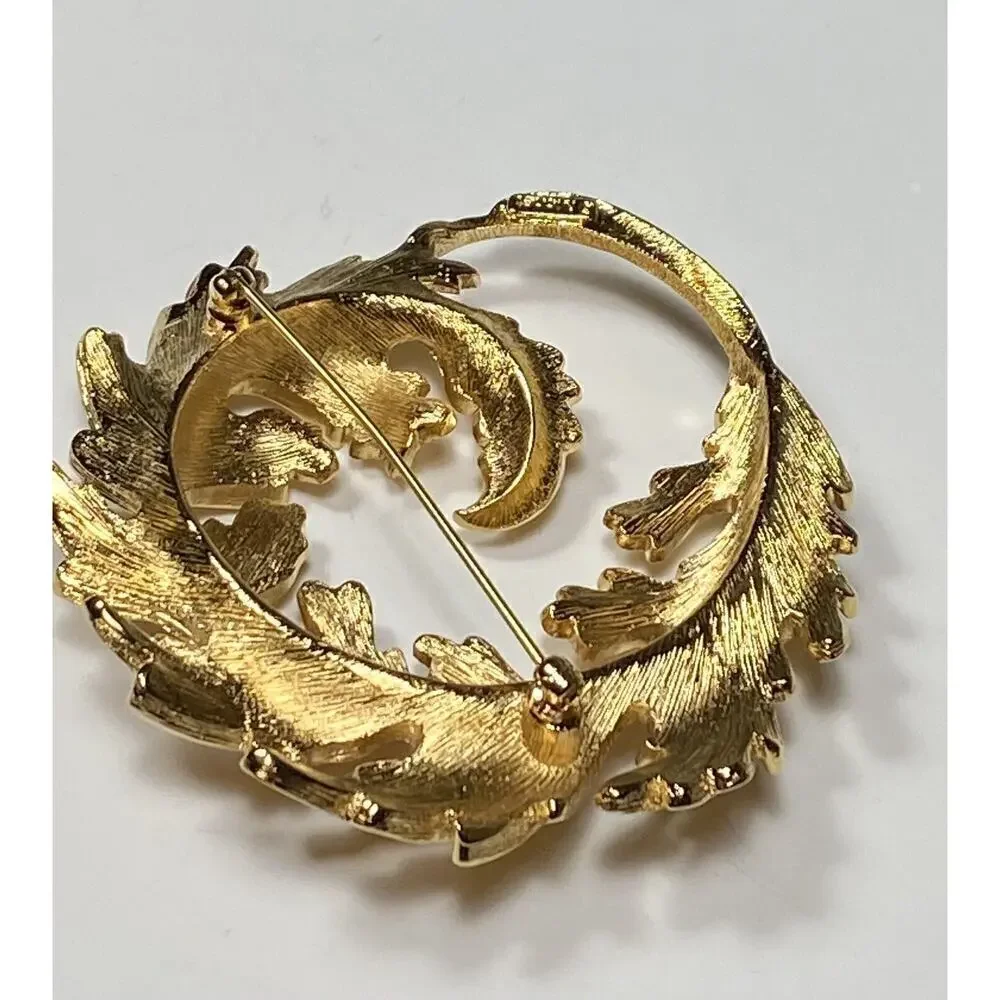 MONET Brooch Leaf Wreath Gold Tone Large